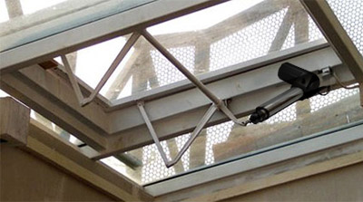 國內(nèi)電動開窗器與手動開窗器的區(qū)別？