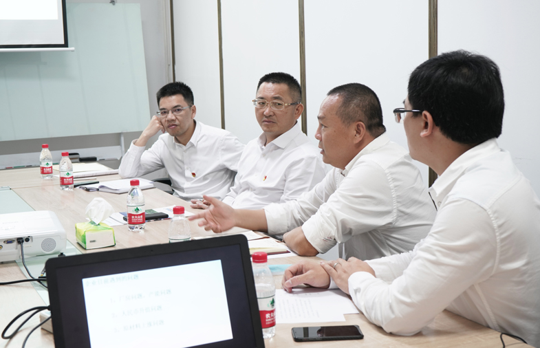 1617080181836527.jpg 特姆優(yōu)公司-鎮(zhèn)領(lǐng)導(dǎo)視察-3.jpg